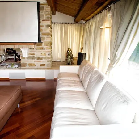 Vittoria House *